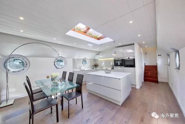 伦敦住房新思路：带6千英镑豪华浴缸的两层泰晤士河景移动家庭住宅