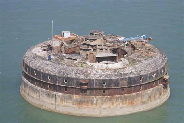 横亘索伦特海峡 位处普利茅斯与怀特岛之间的海上堡垒1100万待售