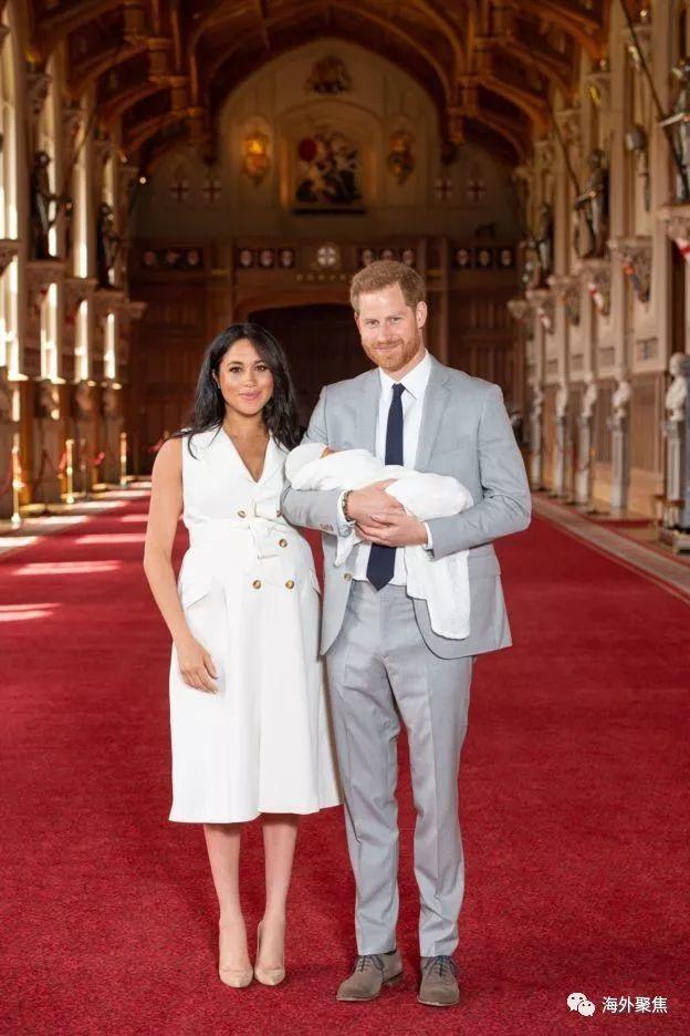 英国王室新宝宝取名“阿奇” 哈里和梅根带孩子首次亮相